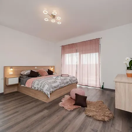 Luka Villa Zara