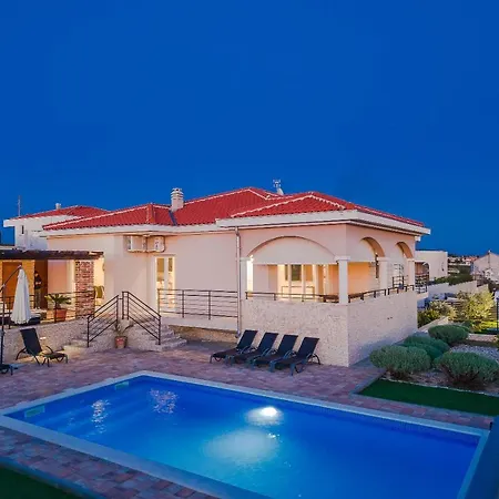 Luka Villa