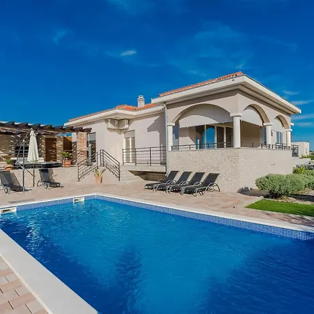 Villa Luka *