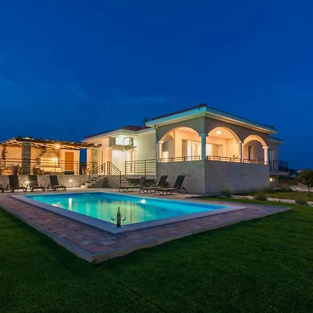 Luka Βίλα Ζαντάρ