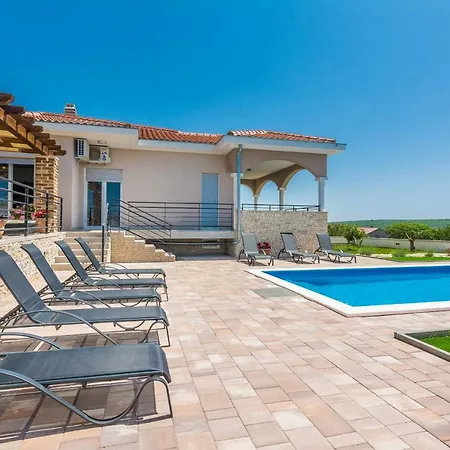 Villa Luka *