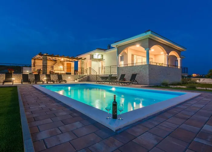 Luka ヴィラ ザダル